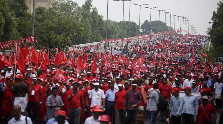 आजाद भारत में पहली बार सरकार के खिलाफ आयोजित रैली में किसान और मजदूर एकजुट