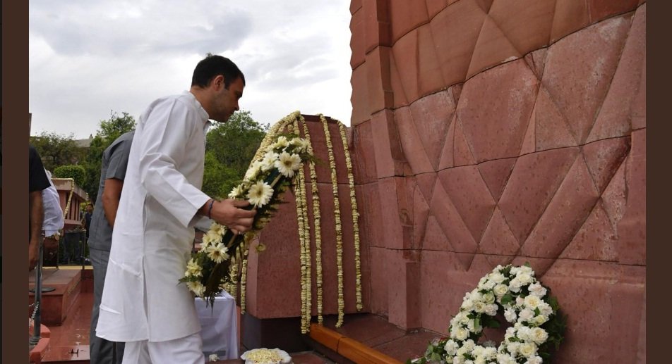 जलियांवाला बाग हत्या कांड की 100वीं बरसी पर राहुल गांधी ने दी शहीदों को श्रद्धांजलि